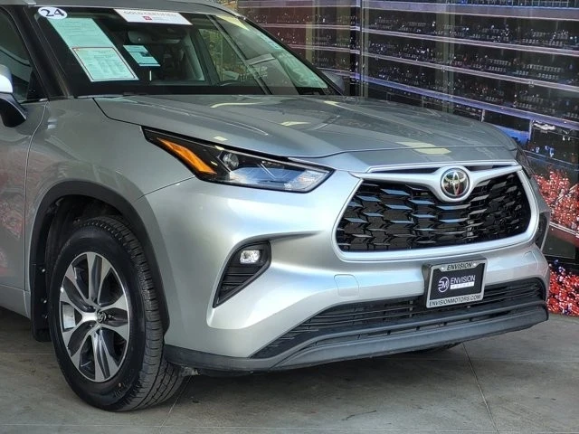 2024 Toyota Highlander - Image 2 of 12