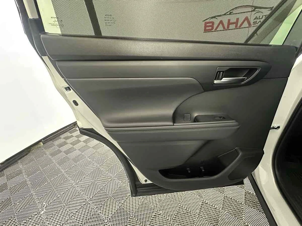 2024 Toyota Highlander - Image 18 of 21