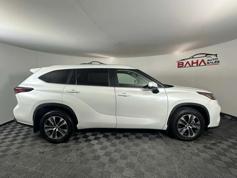 2024 Toyota Highlander - Image 10 of 21