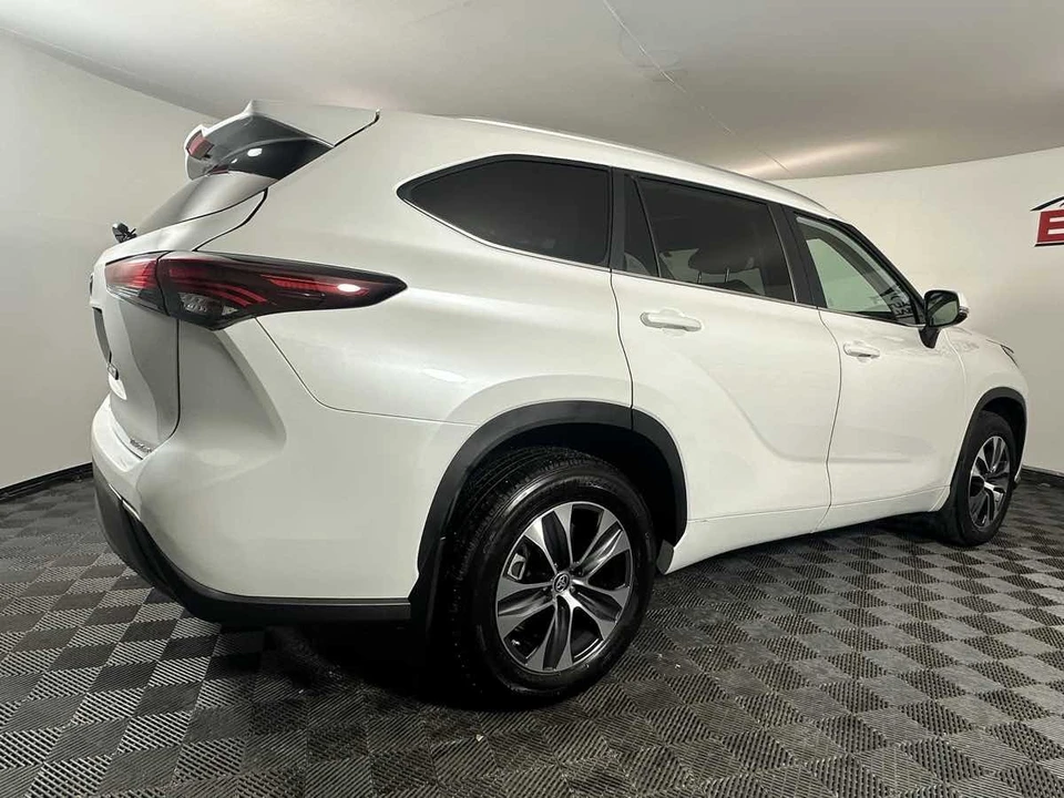 2024 Toyota Highlander - Image 9 of 21
