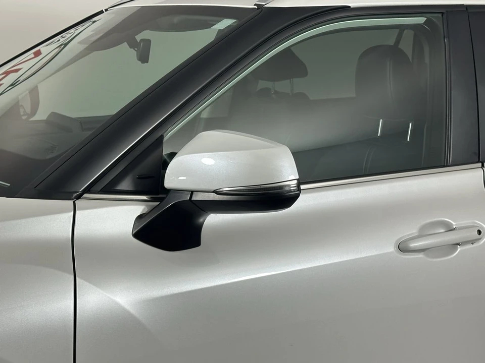 2024 Toyota Highlander - Image 15 of 21