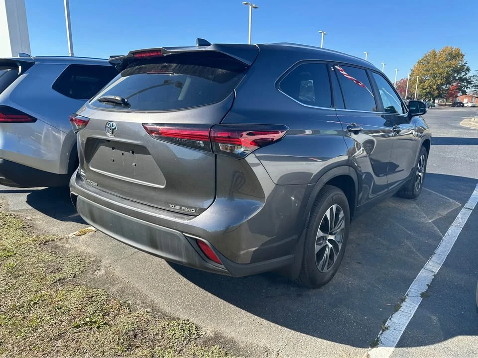2024 Toyota Highlander - Image 2 of 4