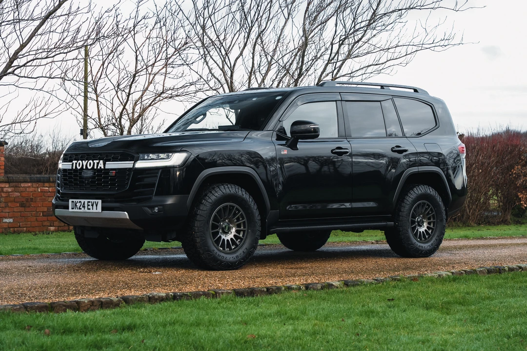 2025 Toyota J300 Land Cruiser - Image 9 of 31