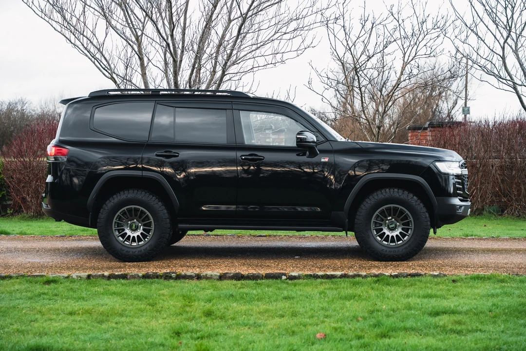 2025 Toyota J300 Land Cruiser - Image 4 of 31