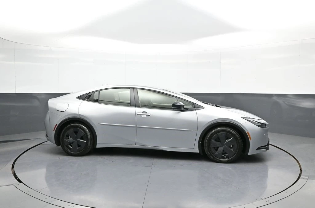 2024 Toyota Prius 5th Gen - Image 5 of 12