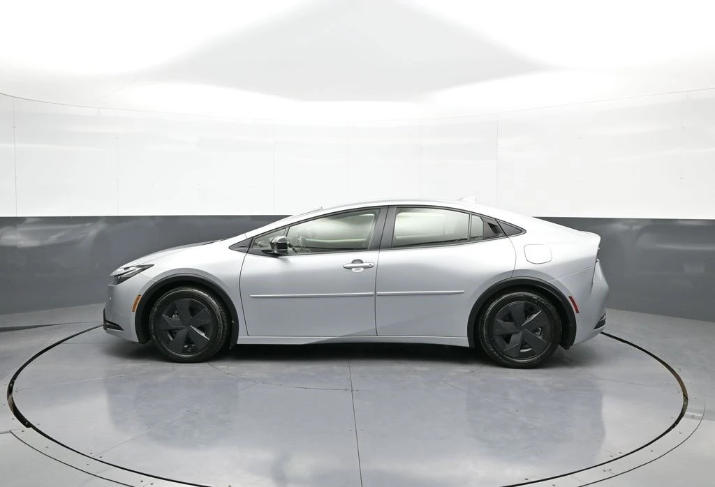 2024 Toyota Prius 5th Gen - Image 9 of 12