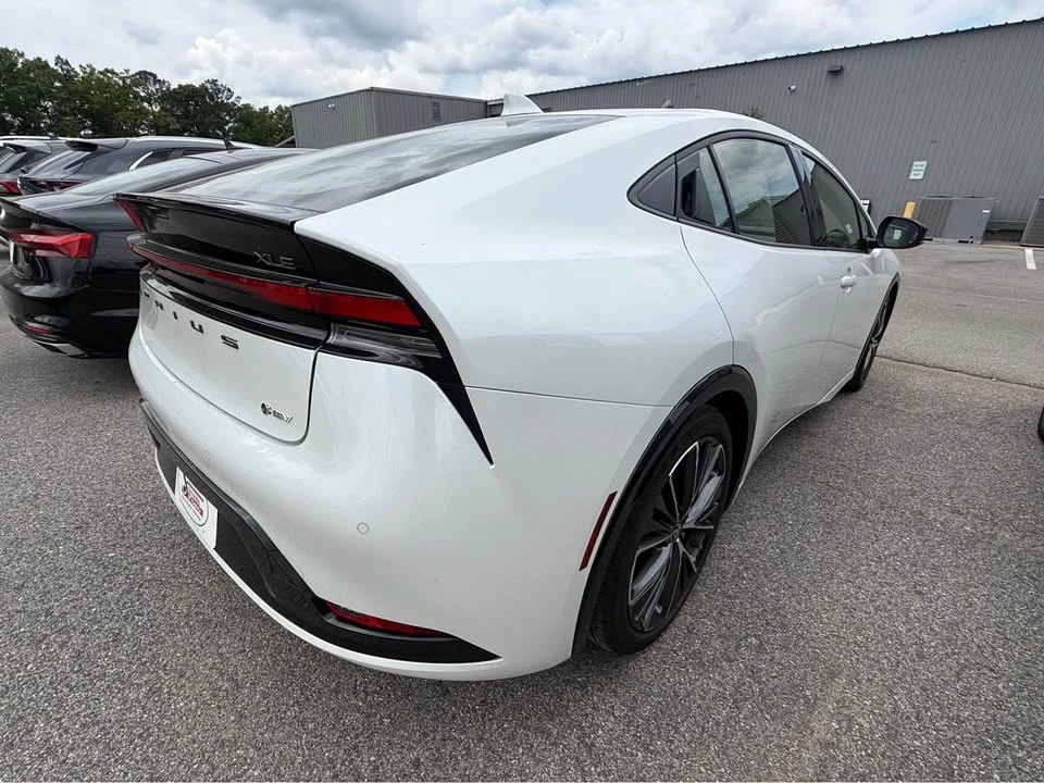 2024 Toyota Prius - Image 2 of 4