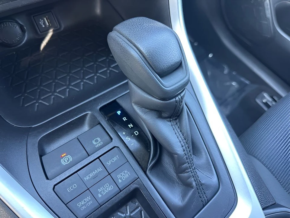 2024 Toyota RAV4 5th Gen - Image 15 of 21