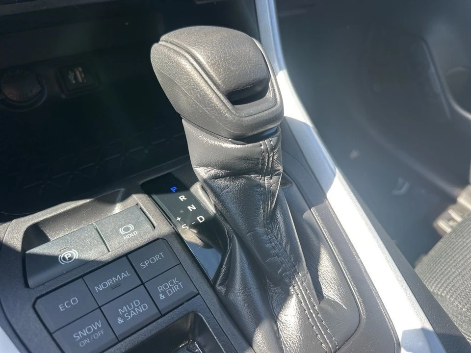 2024 Toyota RAV4 5th Gen - Image 15 of 21