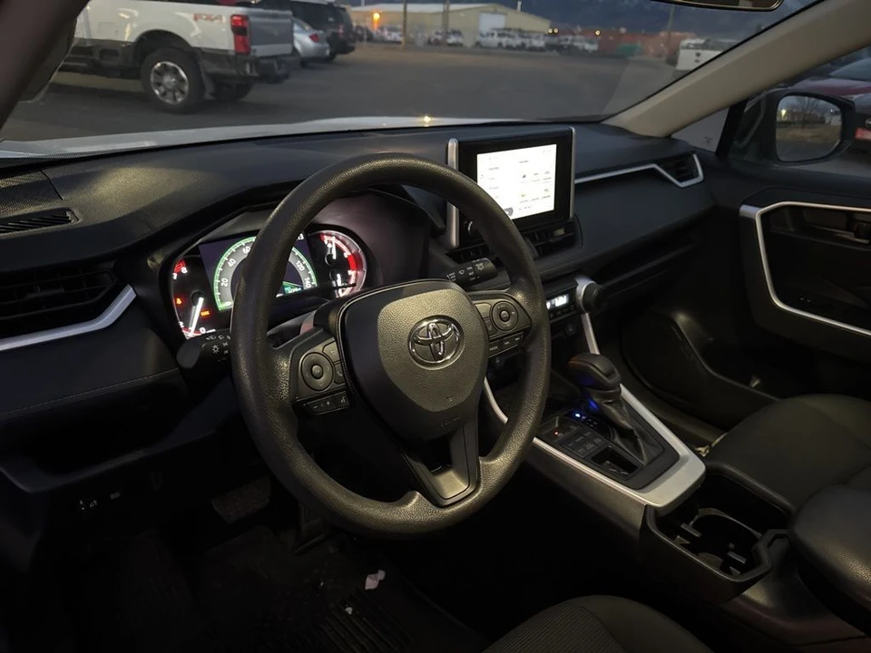 2024 Toyota RAV4 5th Gen - Image 10 of 12