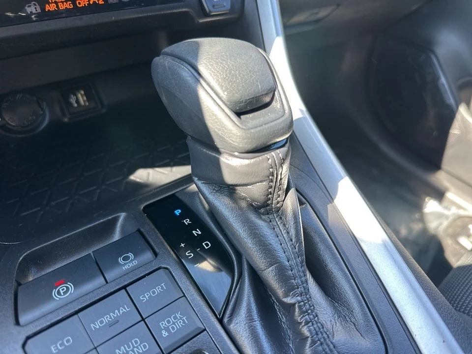 2024 Toyota RAV4 5th Gen - Image 15 of 21