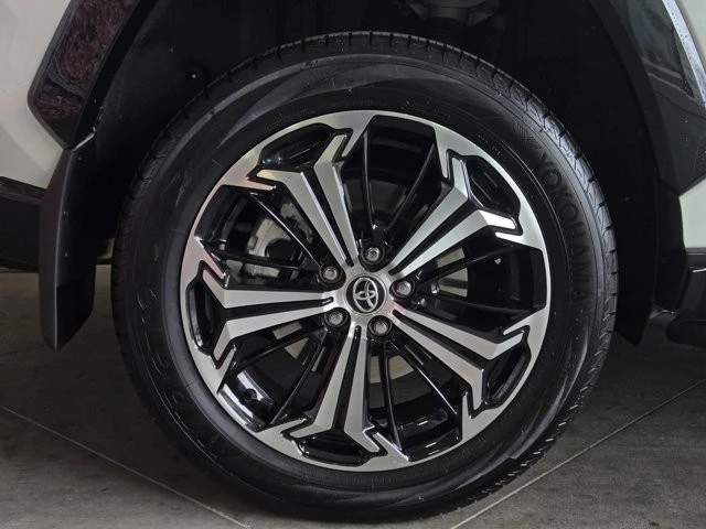 2024 Toyota RAV4 5th Gen - Image 5 of 12