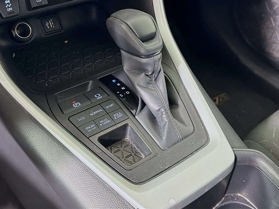2024 Toyota RAV4 5th Gen - Image 19 of 21
