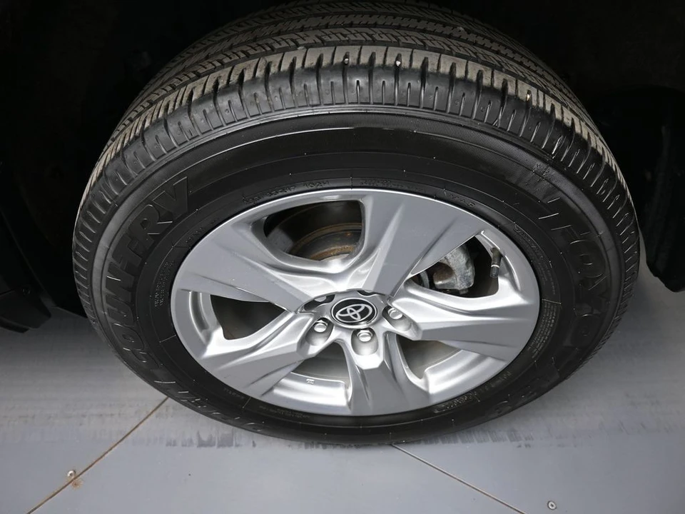 2024 Toyota RAV4 5th Gen - Image 15 of 21