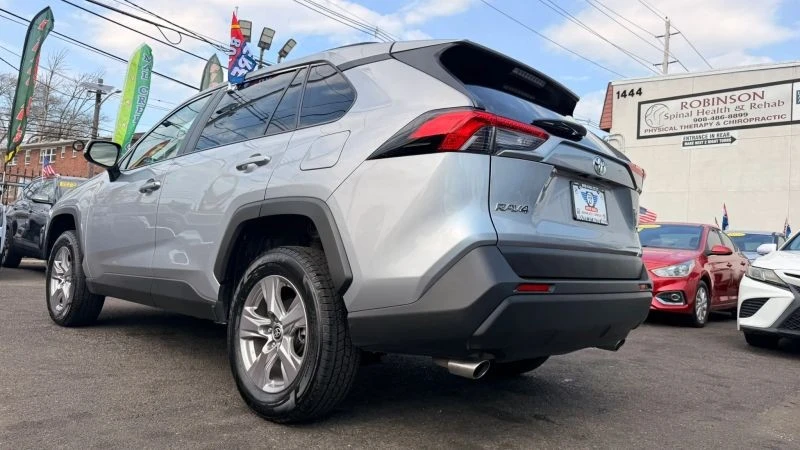 2024 Toyota RAV4 5th Gen - Image 9 of 12