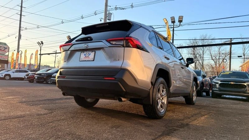 2024 Toyota RAV4 5th Gen - Image 9 of 12