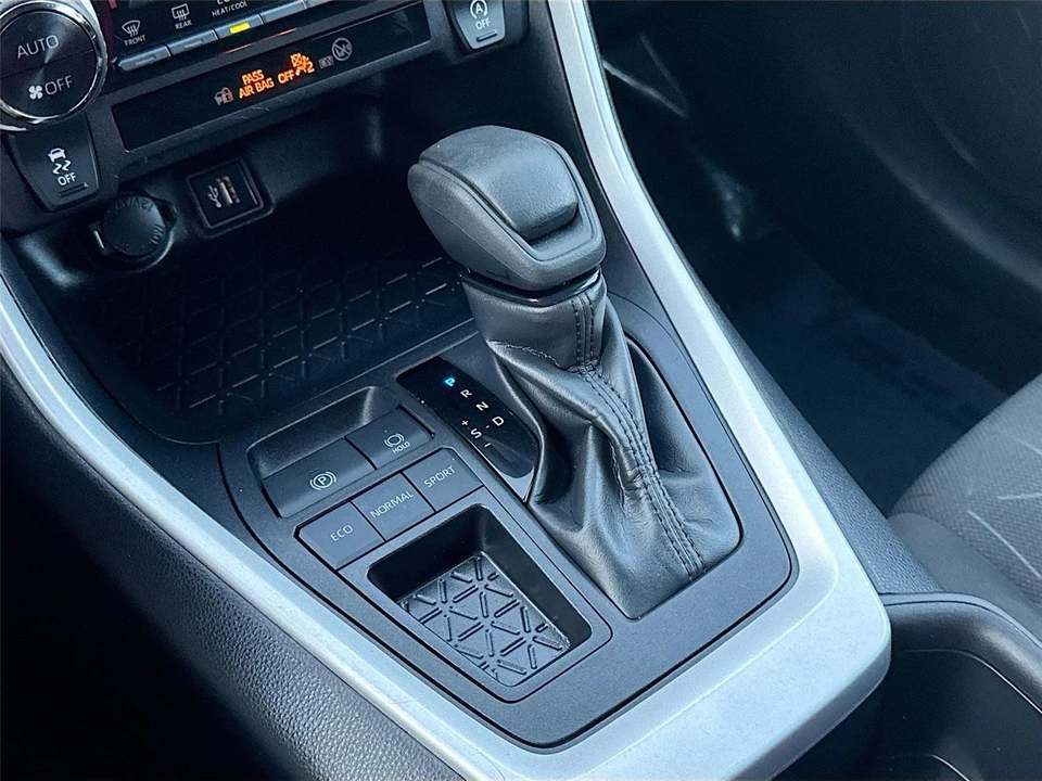 2024 Toyota RAV4 5th Gen - Image 17 of 21