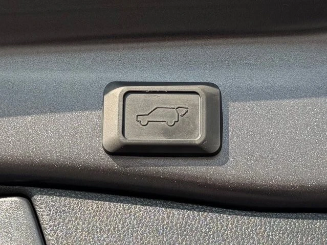 2024 Toyota RAV4 5th Gen - Image 11 of 12