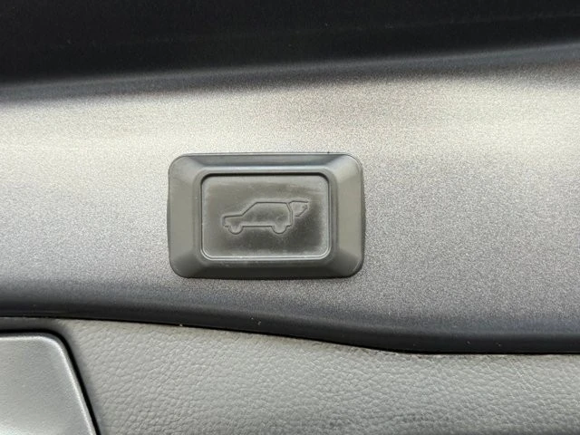 2024 Toyota RAV4 5th Gen - Image 17 of 21