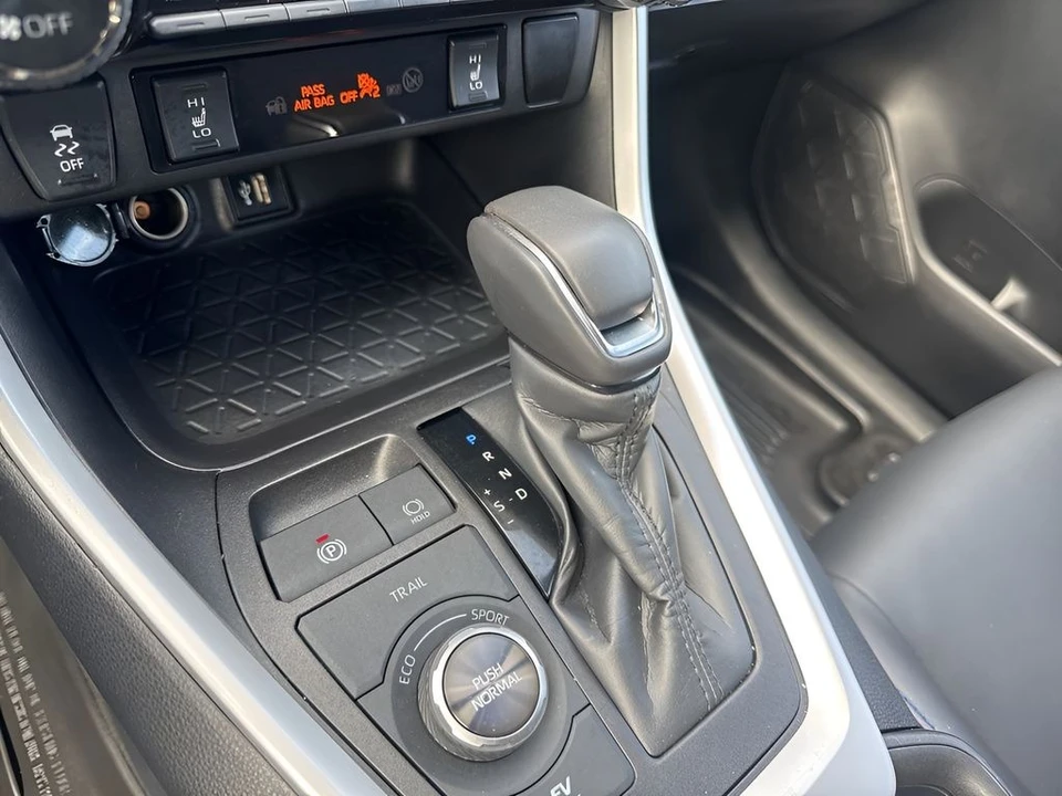 2024 Toyota RAV4 5th Gen - Image 17 of 21