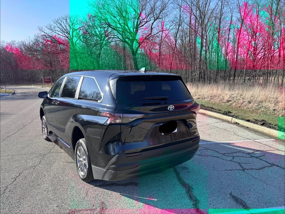 2024 Toyota Sienna 4th Gen - Image 6 of 21