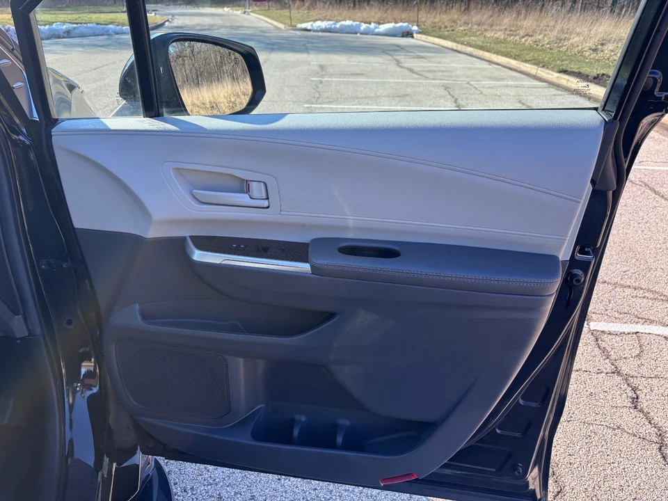 2024 Toyota Sienna 4th Gen - Image 18 of 21