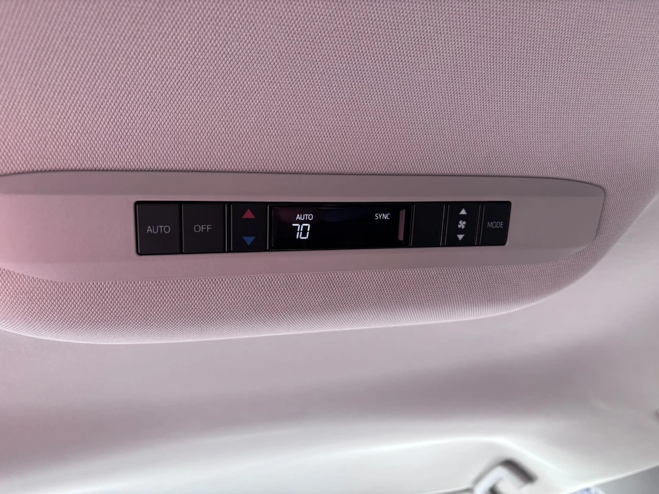 2024 Toyota Sienna 4th Gen - Image 20 of 21