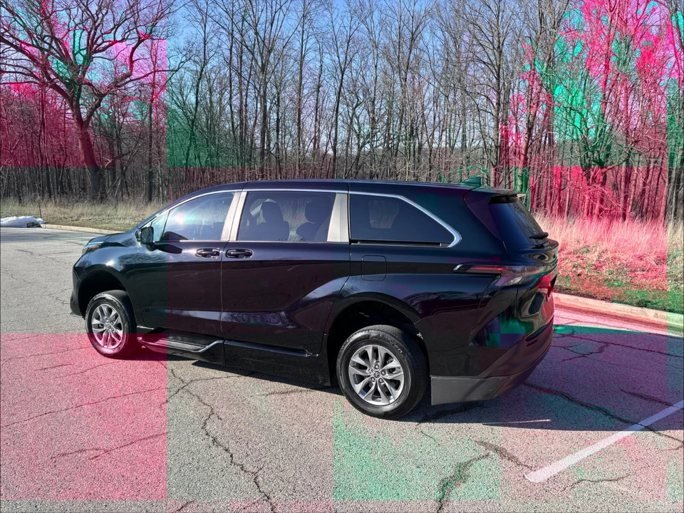 2024 Toyota Sienna 4th Gen - Image 4 of 21