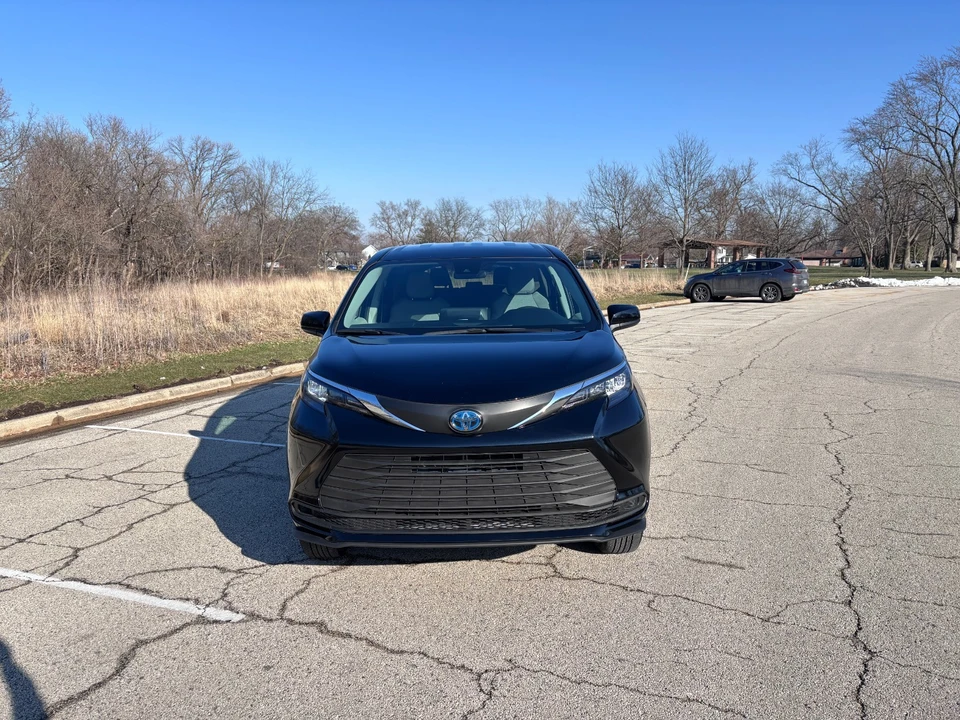 2024 Toyota Sienna 4th Gen - Image 10 of 21