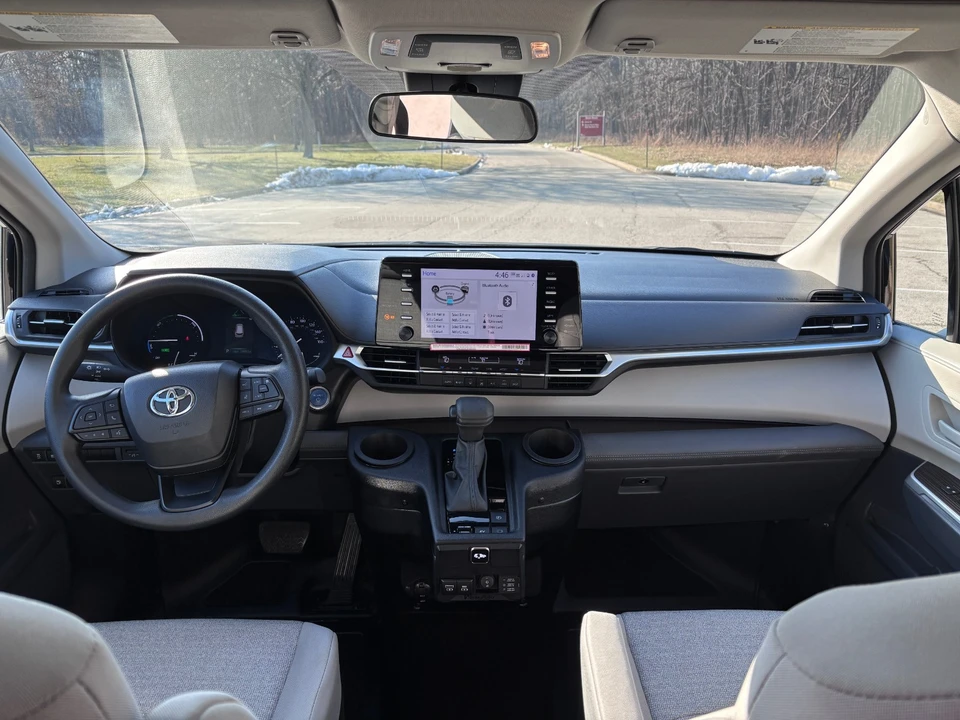 2024 Toyota Sienna 4th Gen - Image 16 of 21