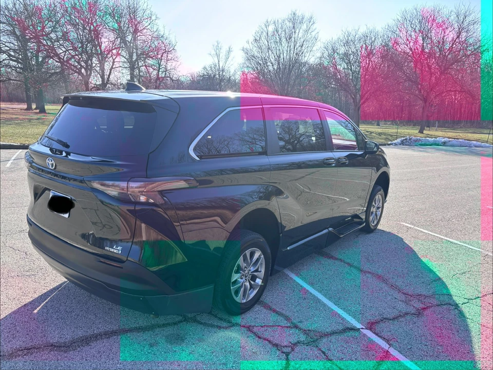 2024 Toyota Sienna 4th Gen - Image 7 of 21