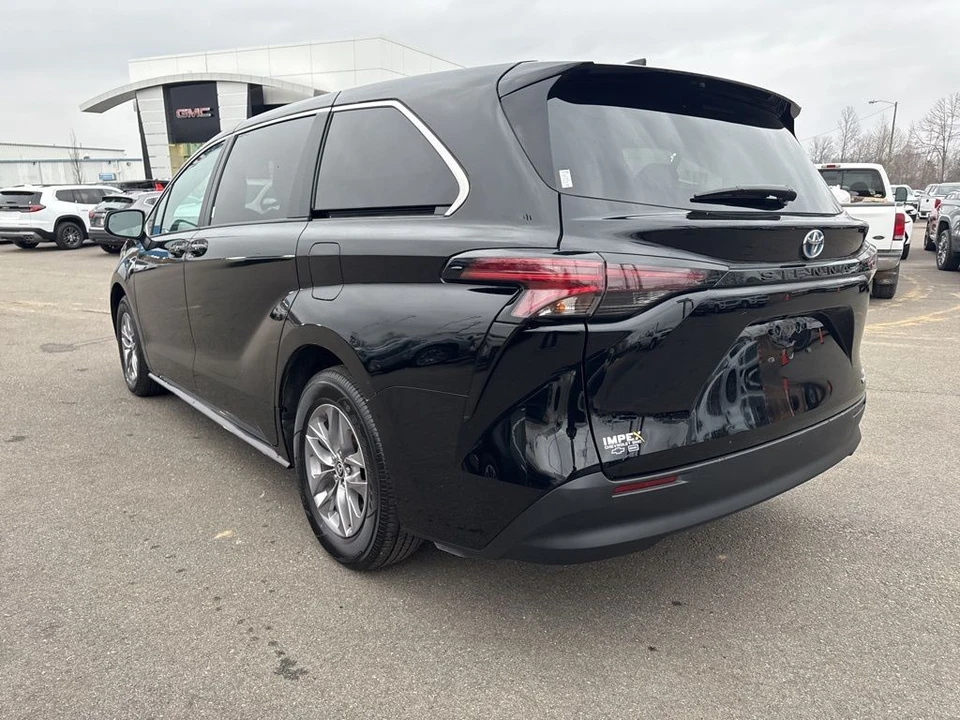 2024 Toyota Sienna 4th Gen - Image 3 of 12