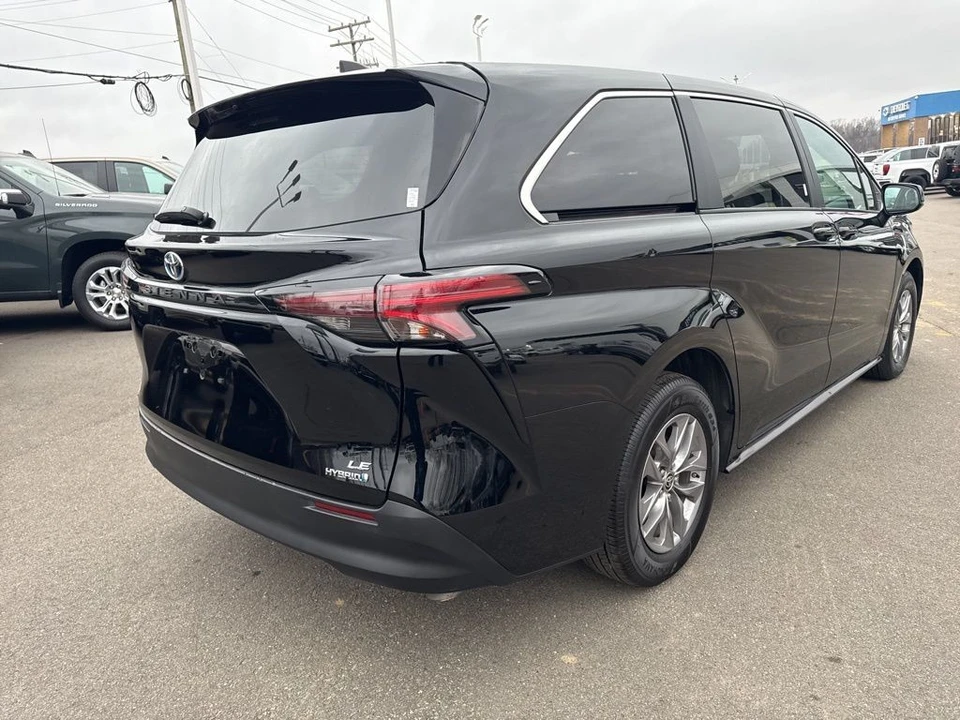 2024 Toyota Sienna 4th Gen - Image 5 of 12