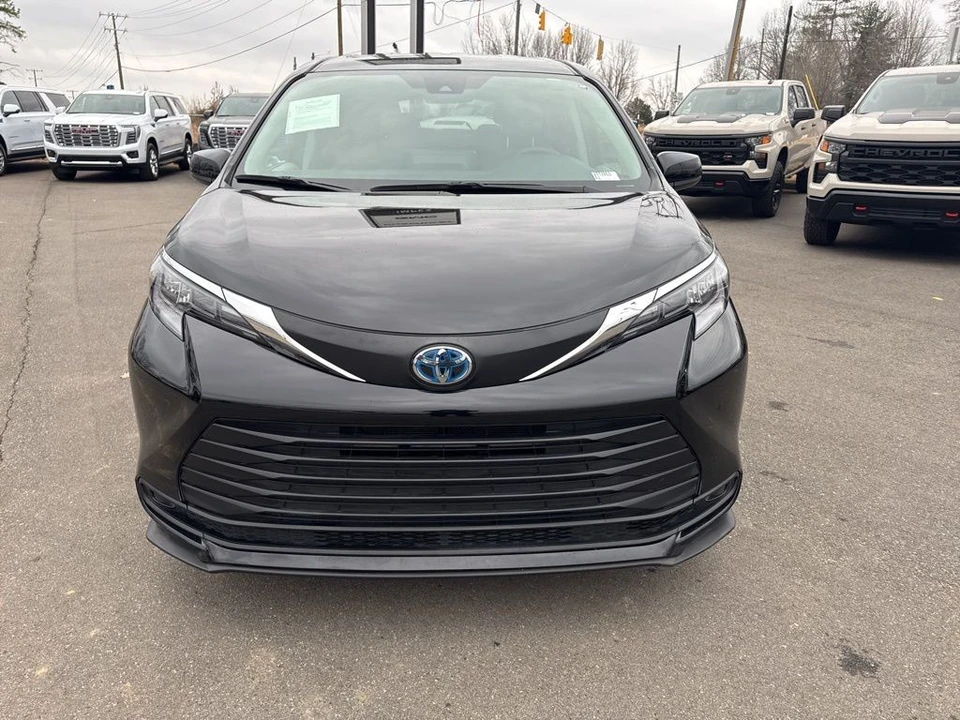 2024 Toyota Sienna 4th Gen - Image 8 of 12