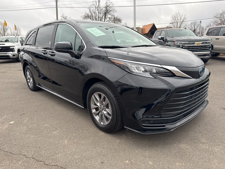 2024 Toyota Sienna 4th Gen - Image 7 of 12