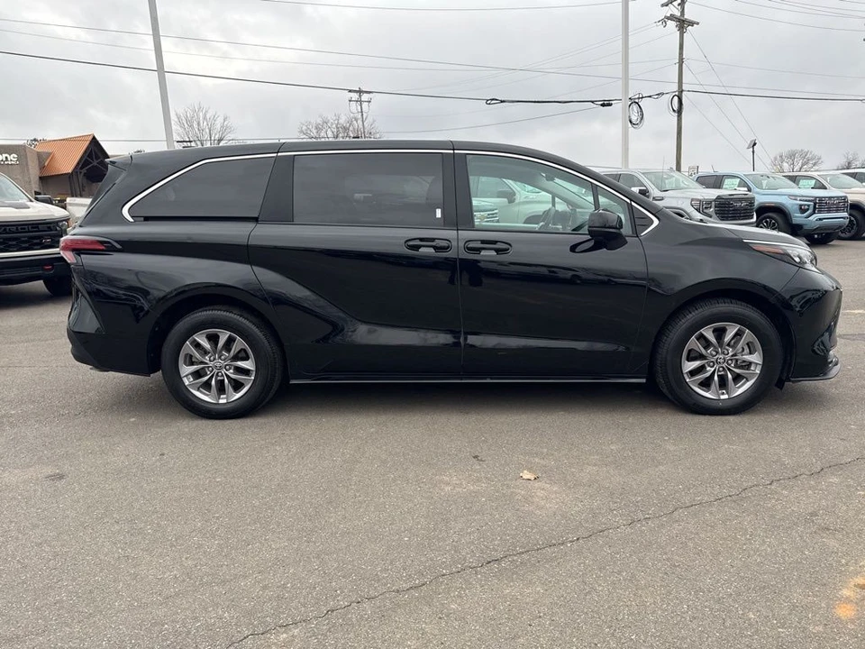 2024 Toyota Sienna 4th Gen - Image 6 of 12