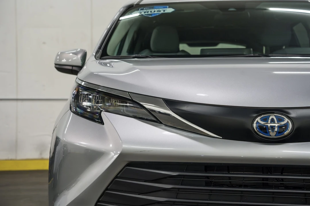 2024 Toyota Sienna 4th Gen - Image 18 of 31