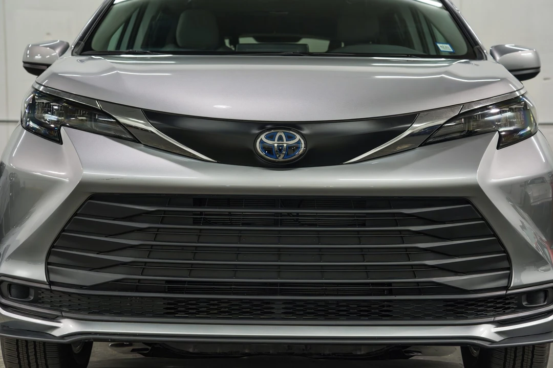 2024 Toyota Sienna 4th Gen - Image 14 of 31