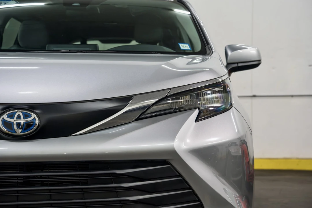 2024 Toyota Sienna 4th Gen - Image 21 of 31