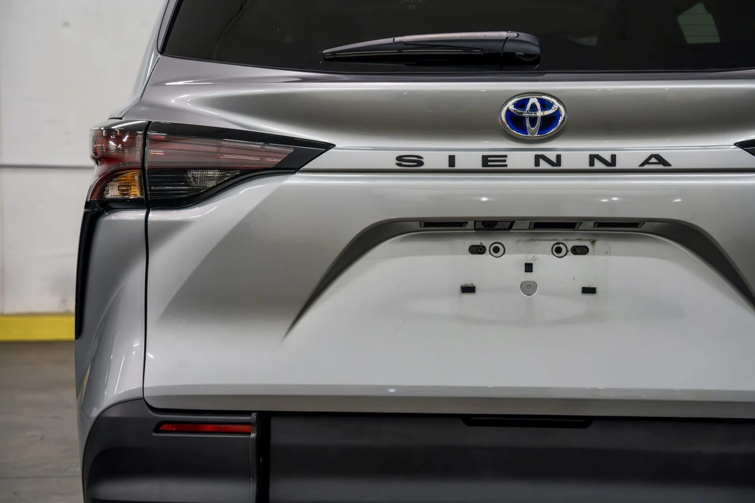 2024 Toyota Sienna 4th Gen - Image 24 of 31