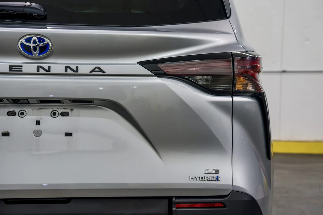 2024 Toyota Sienna 4th Gen - Image 26 of 31