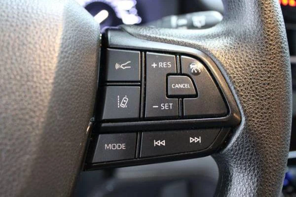 2024 Toyota Sienna 4th Gen - Image 17 of 21