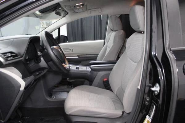 2024 Toyota Sienna 4th Gen - Image 11 of 21