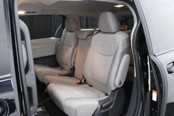 2024 Toyota Sienna 4th Gen - Image 20 of 21