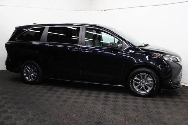 2024 Toyota Sienna 4th Gen - Image 4 of 21