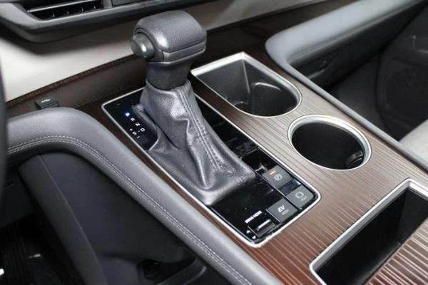 2024 Toyota Sienna 4th Gen - Image 14 of 21