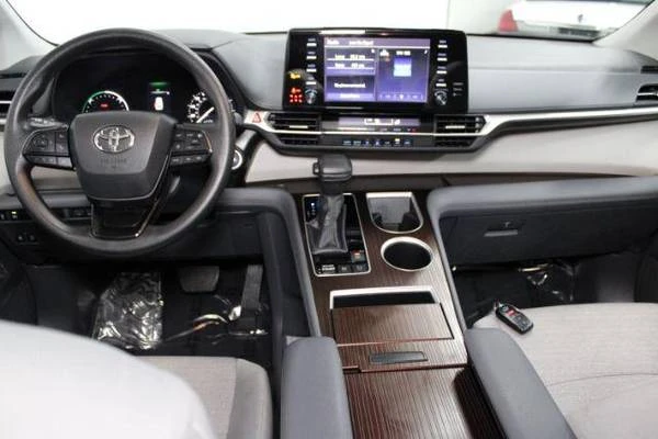 2024 Toyota Sienna 4th Gen - Image 2 of 21
