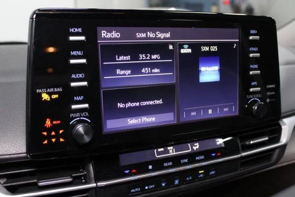 2024 Toyota Sienna 4th Gen - Image 15 of 21