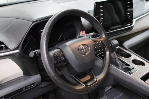 2024 Toyota Sienna 4th Gen - Image 12 of 21