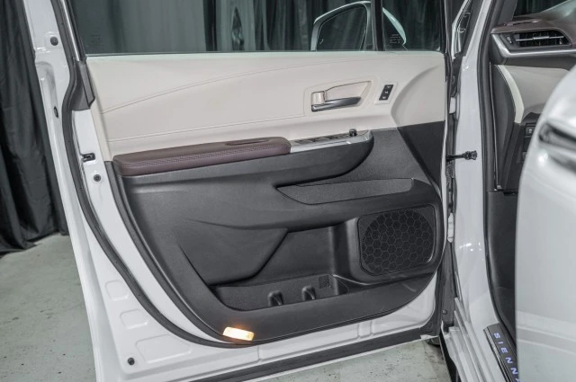 2024 Toyota Sienna 4th Gen - Image 10 of 12